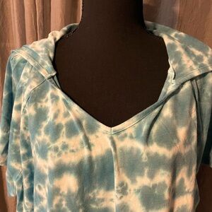 Hoodie style short sleeved pullover top.